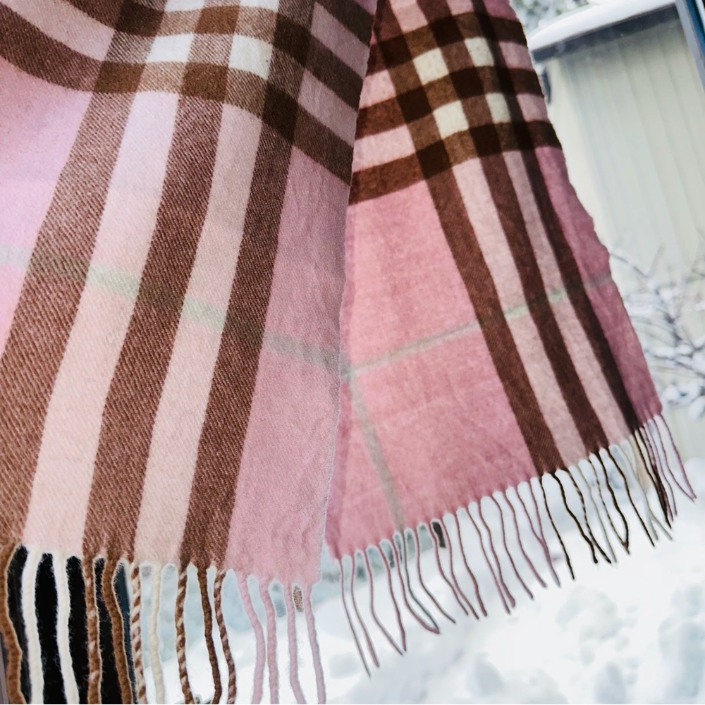 Burberry: Baby Pink Giant Check Plaid Scarf - Picture 3 of 9